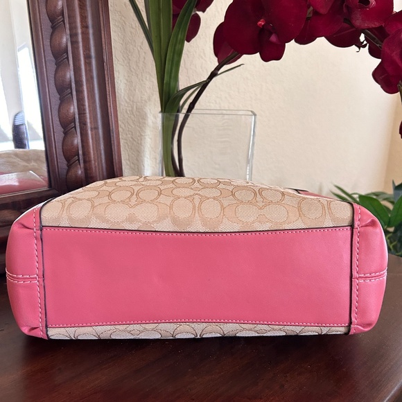 Coach Signature New York Lexi Shoulder Handbag in Peony Pink - Picture 5 of 10